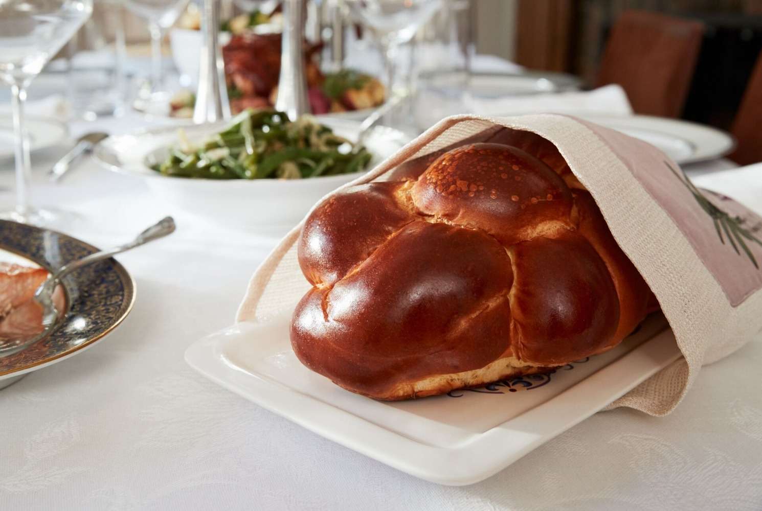 Challah on a set table, laid for a Shabbat meal